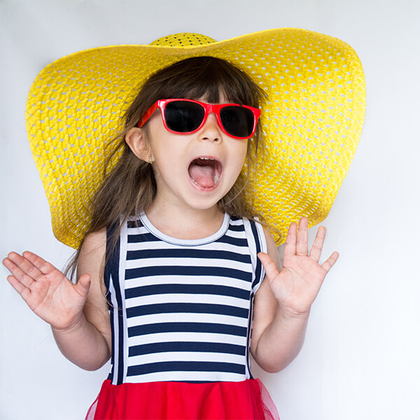 7 λόγοι για τους οποίους τα παιδιά πρέπει να φορούν γυαλιά ηλίου