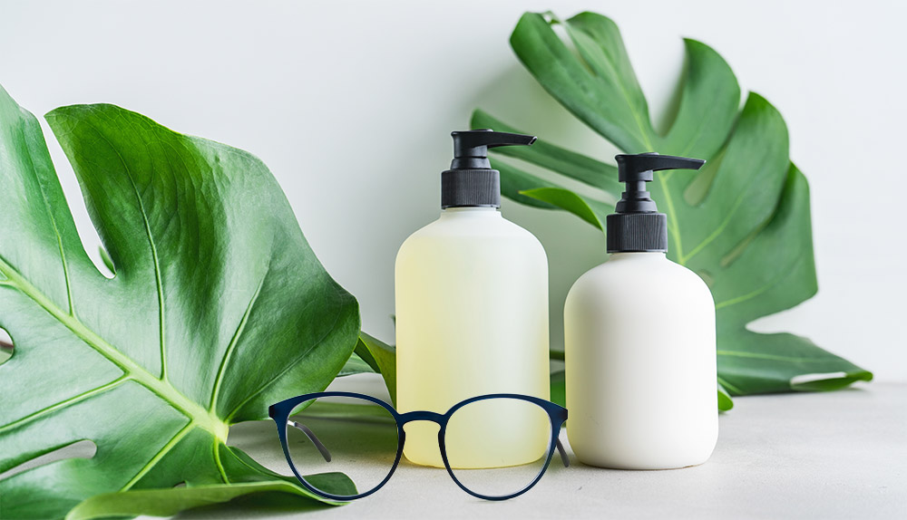 Prevent your glasses lenses from fogging up with soap and shaving foam