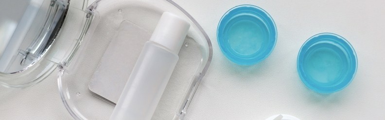 Πώς να καθαρίσετε μια θήκη φακών επαφής